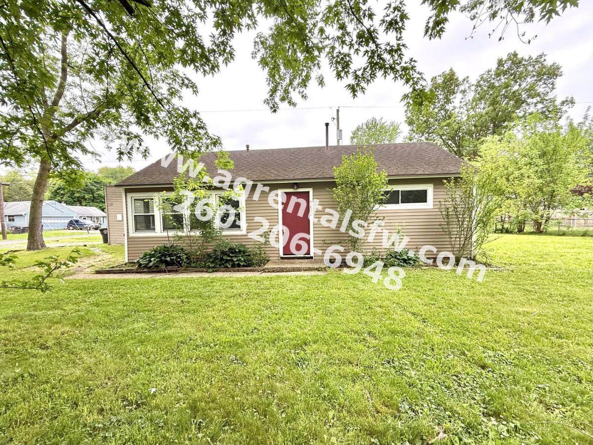 House for rent at 1730 Scotsdale Dr, Fort Wayne, IN 46819