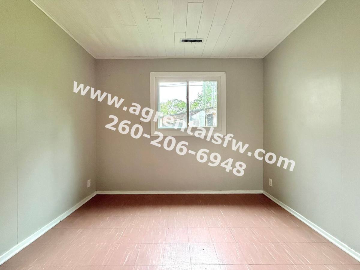 House for rent at 1730 Scotsdale Dr, Fort Wayne, IN 46819