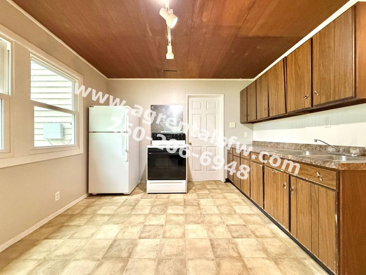 House for rent at 1730 Scotsdale Dr, Fort Wayne, IN 46819