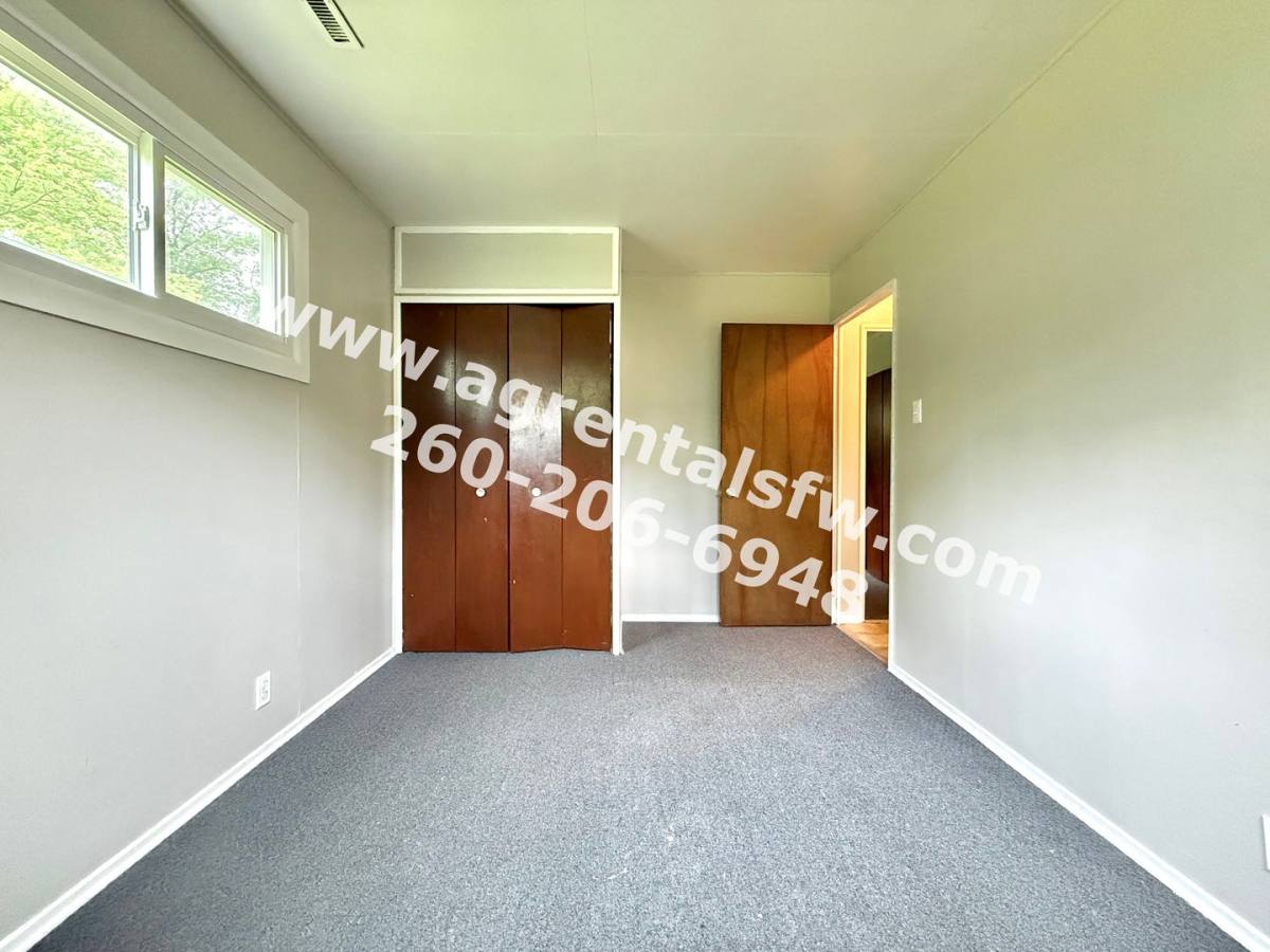 House for rent at 1730 Scotsdale Dr, Fort Wayne, IN 46819