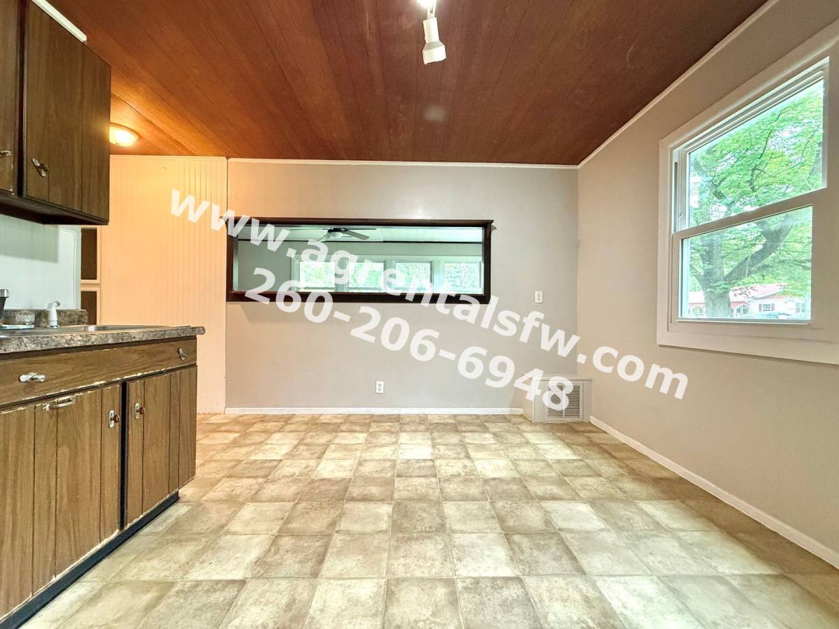 House for rent at 1730 Scotsdale Dr, Fort Wayne, IN 46819