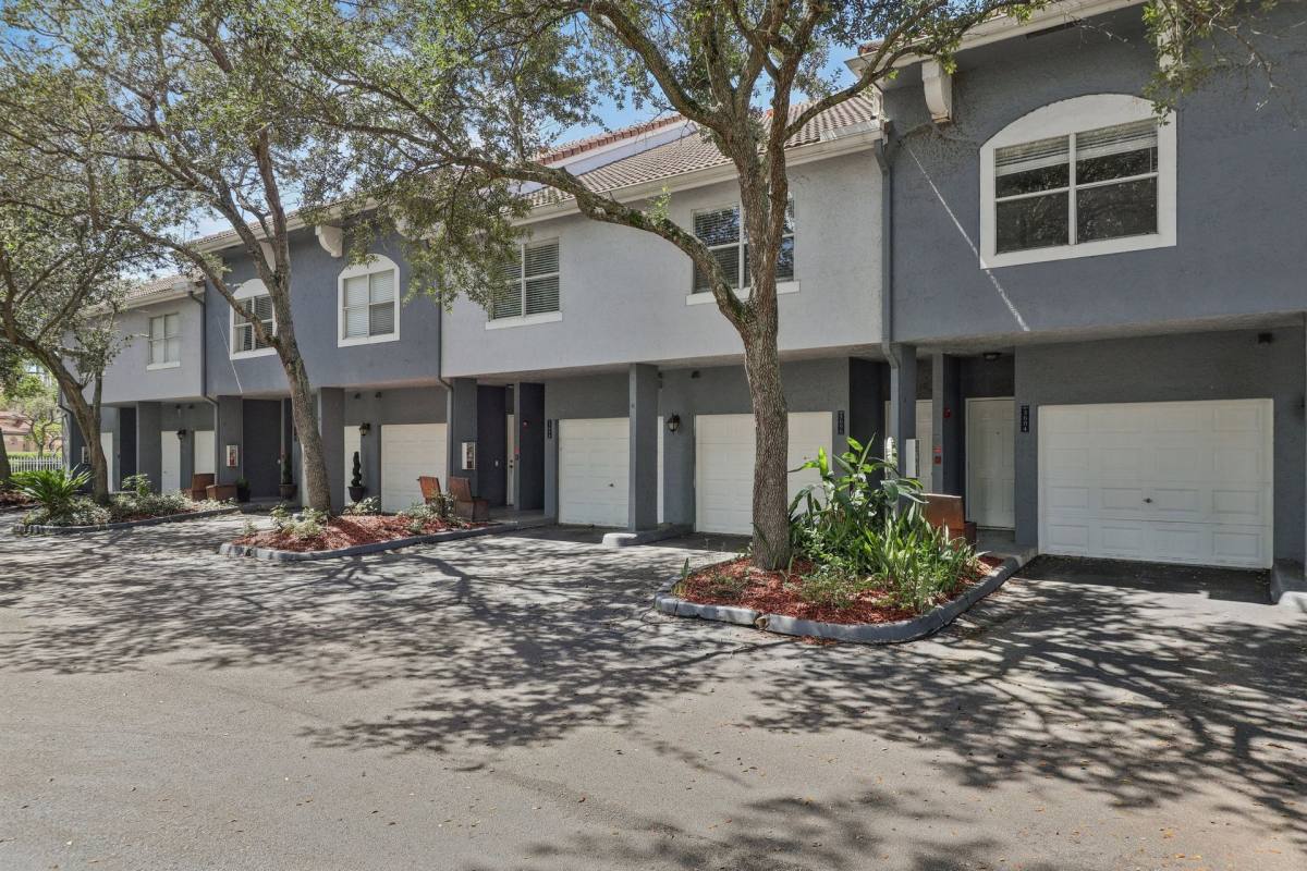 Townhouse for rent at 3400 Coral Springs Dr, Coral Springs, FL 33065