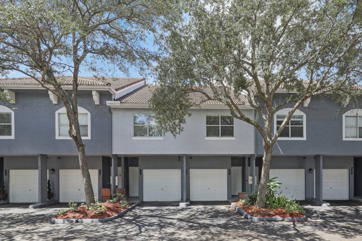 Townhouse for rent at 3400 Coral Springs Dr, Coral Springs, FL 33065