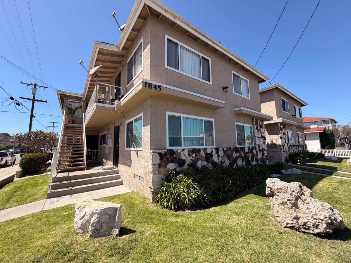 Apartment for rent at 1845 S Grand Ave, San Pedro, CA 90731