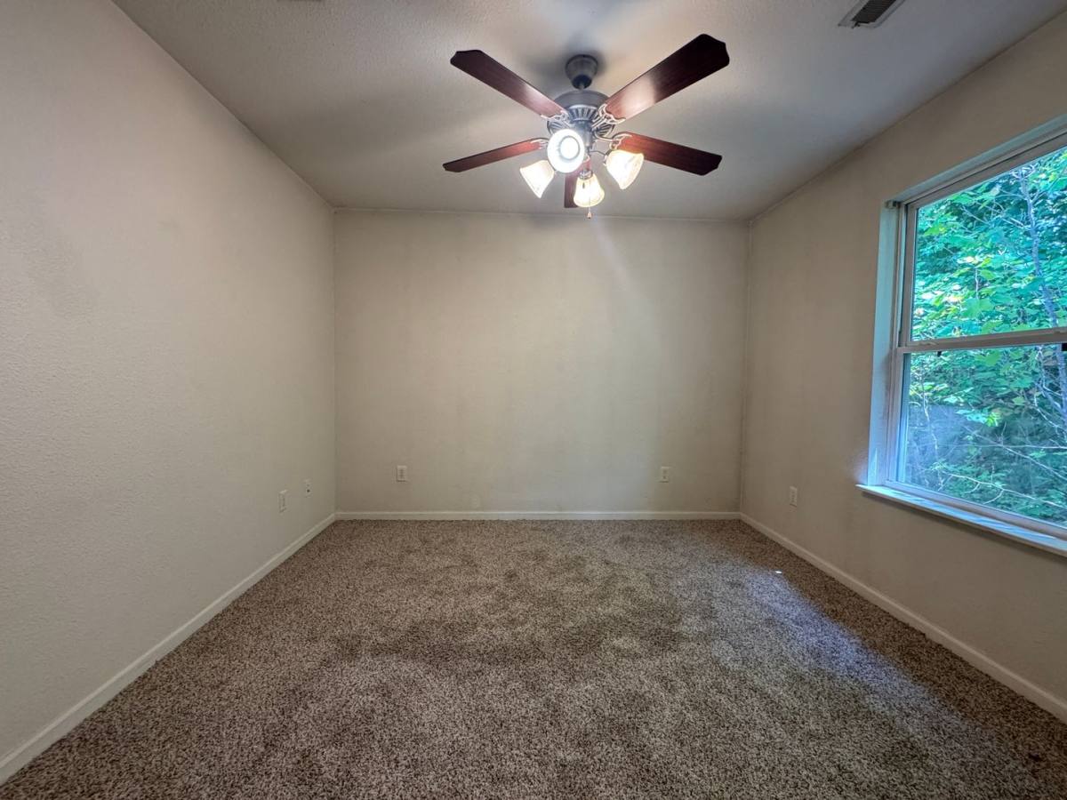 Apartment for rent at 16831 Hunters Ridge, Saint Robert, MO 65584