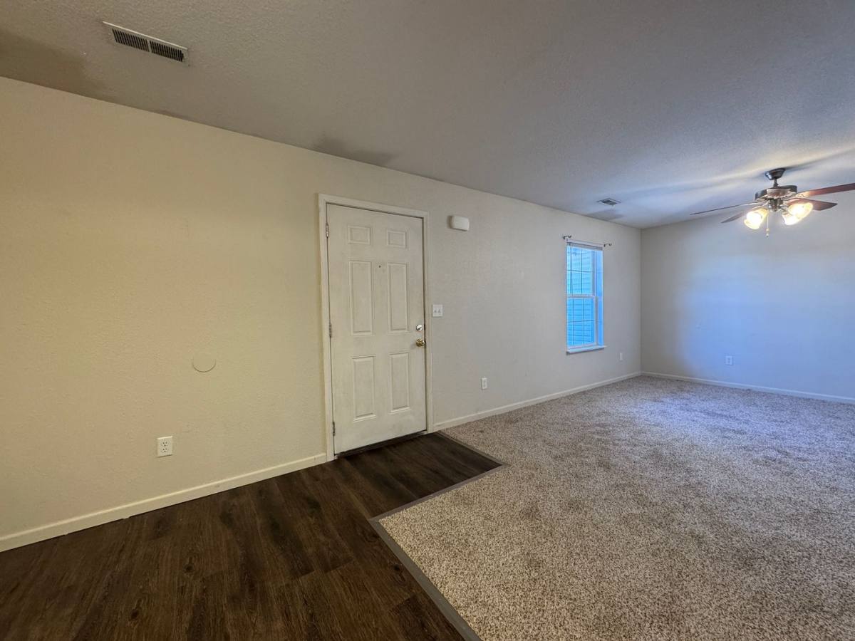 Apartment for rent at 16831 Hunters Ridge, Saint Robert, MO 65584