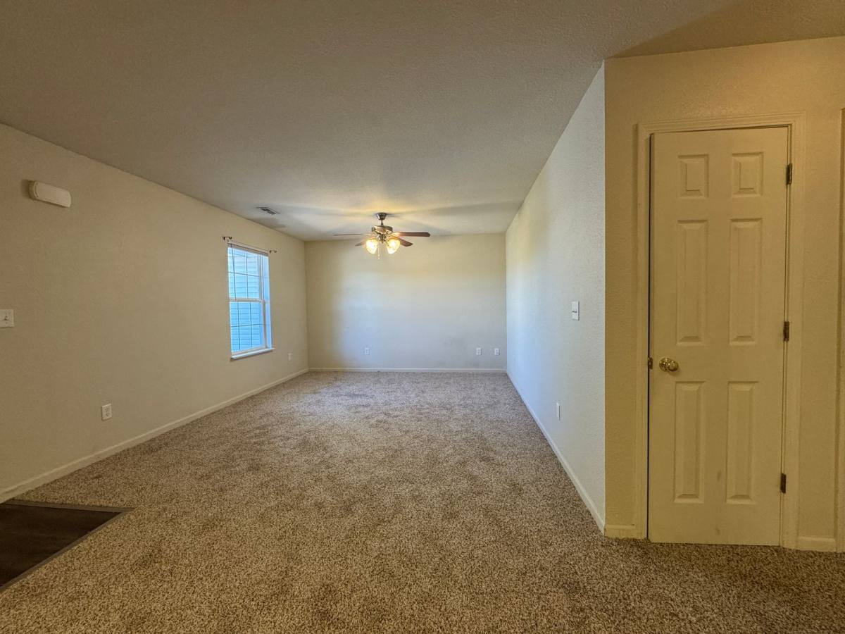 Apartment for rent at 16831 Hunters Ridge, Saint Robert, MO 65584