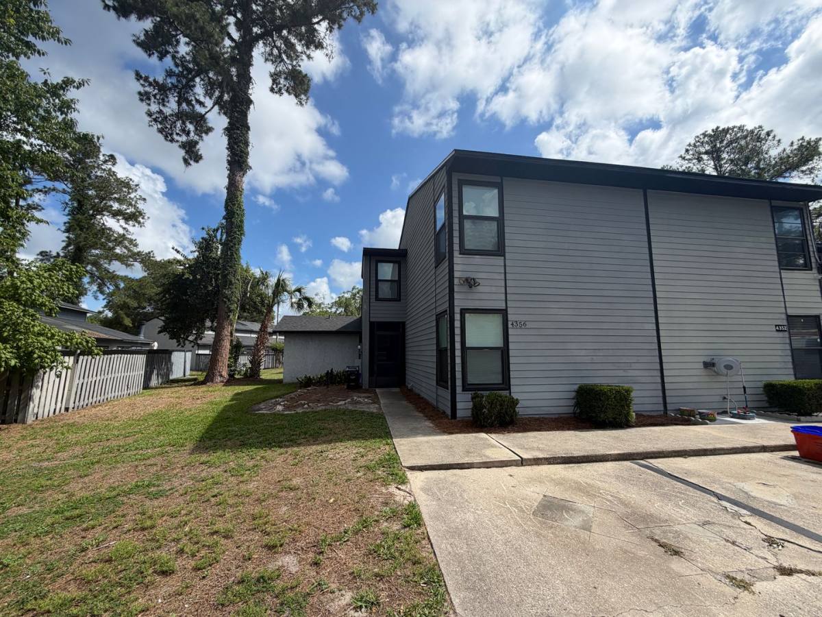 Townhouse for rent at 4356 SW 21st Lane, Gainesville, FL 32607