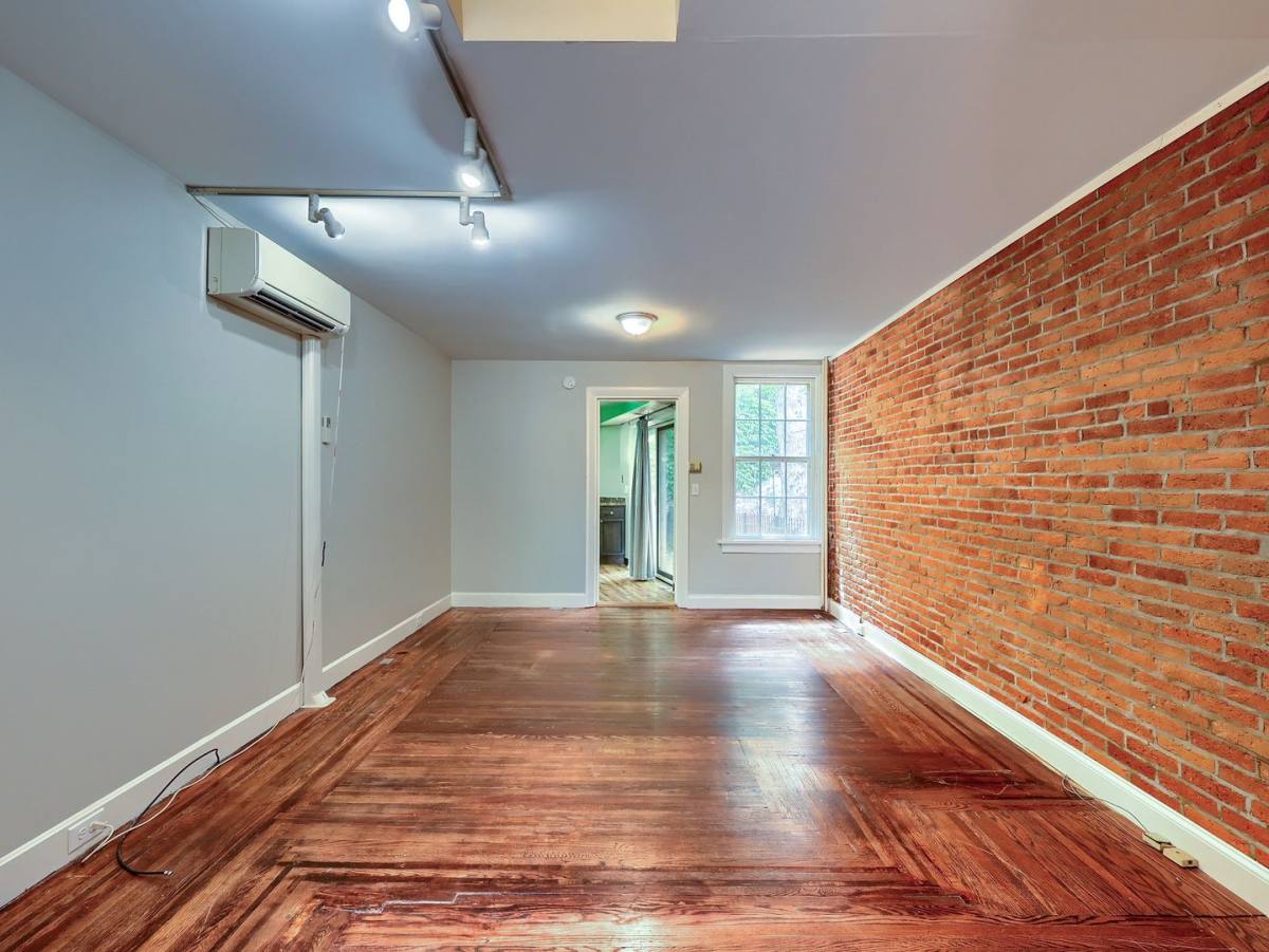 Townhouse for rent at 107 S St, Harrisburg, PA 17101