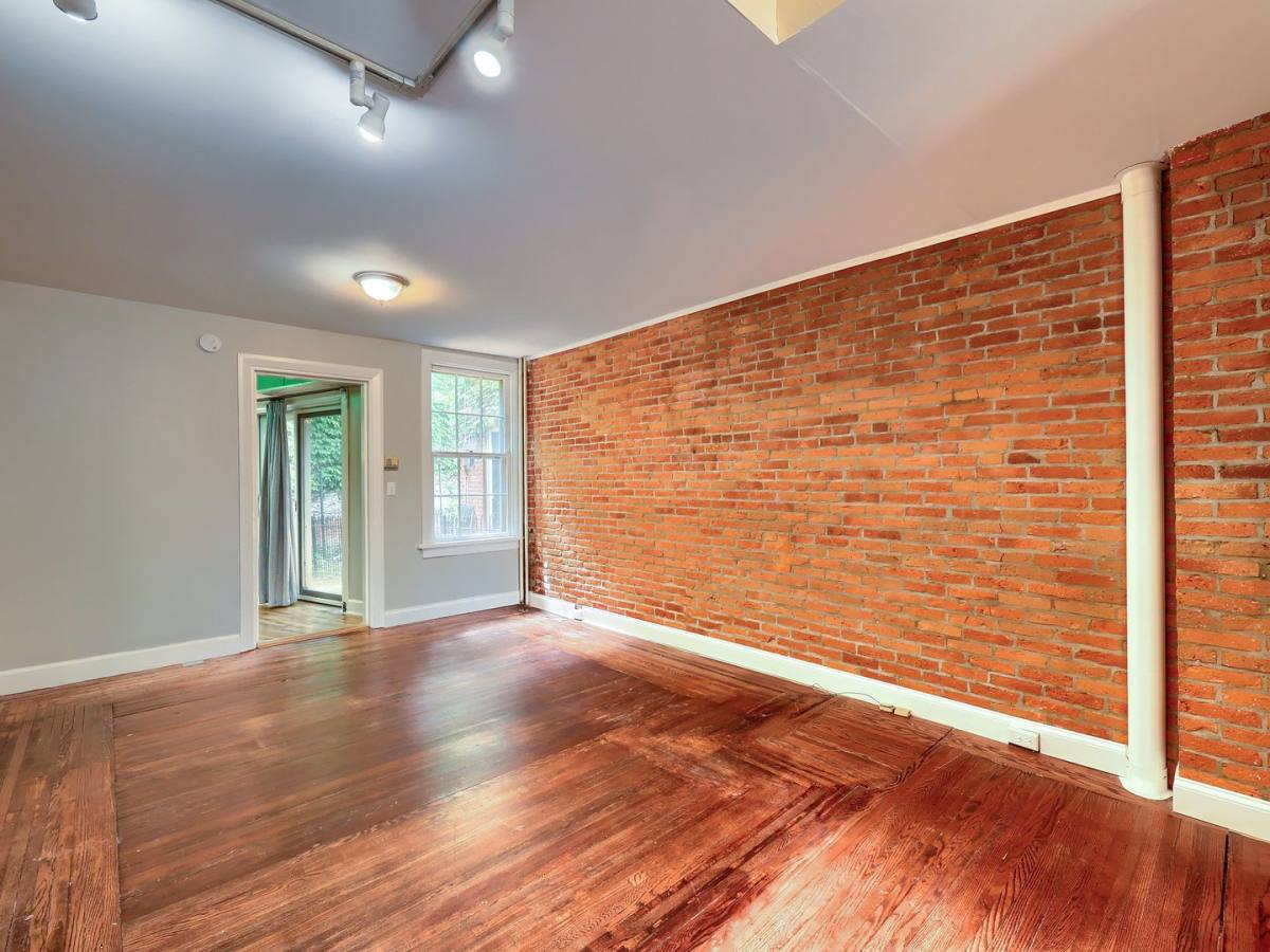 Townhouse for rent at 107 S St, Harrisburg, PA 17101