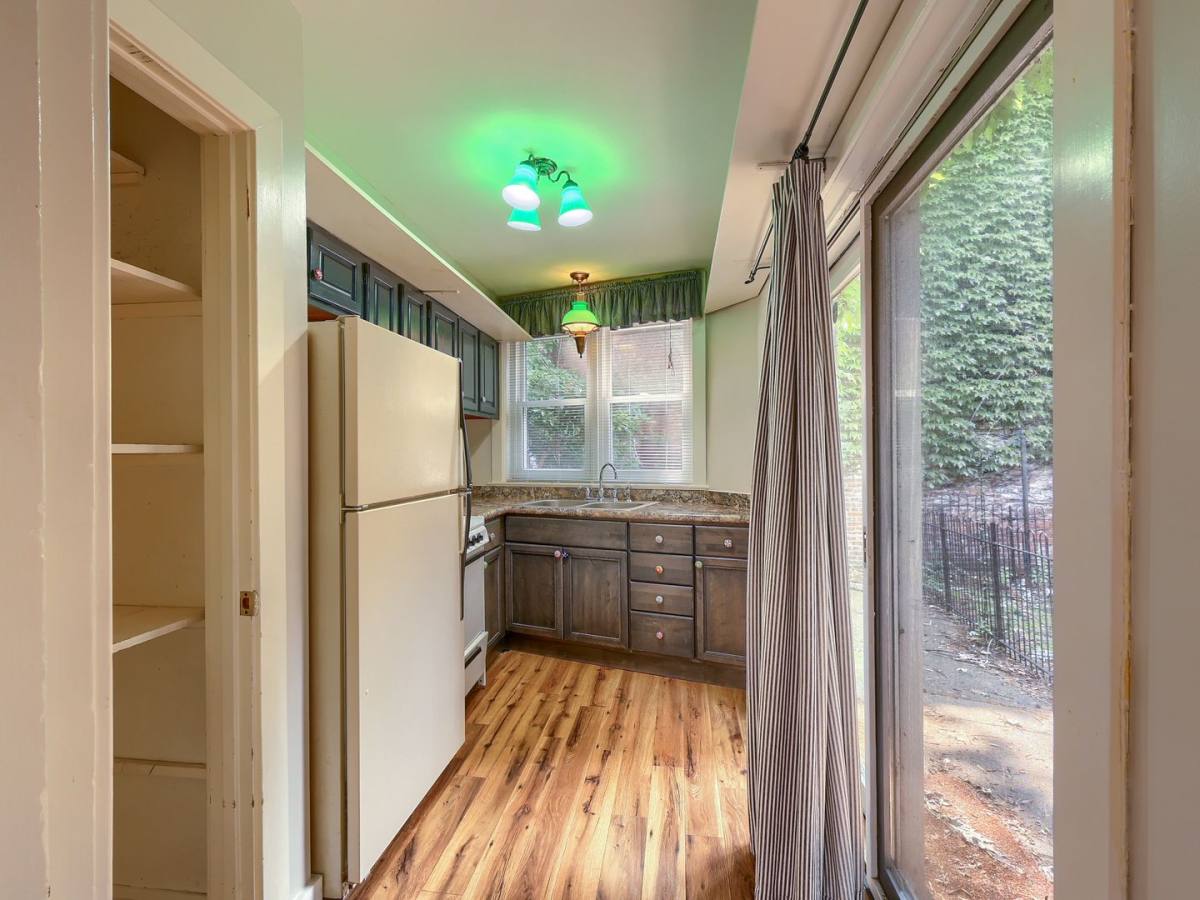 Townhouse for rent at 107 S St, Harrisburg, PA 17101