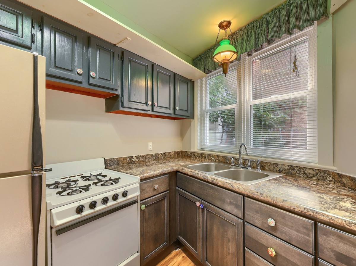 Townhouse for rent at 107 S St, Harrisburg, PA 17101