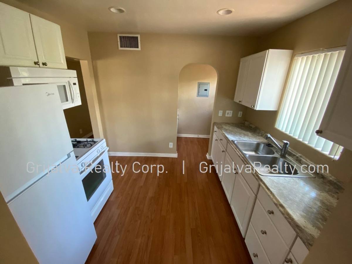 Townhouse for rent at 1546 E 8th St, Tucson, AZ 85719
