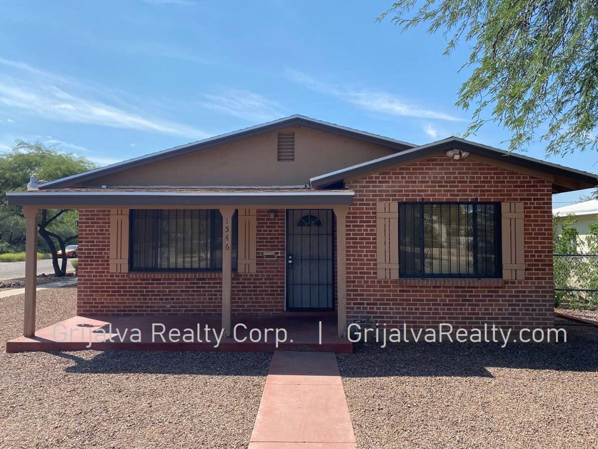 Townhouse for rent at 1546 E 8th St, Tucson, AZ 85719