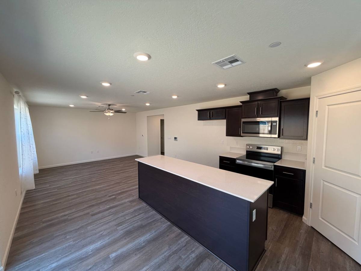 House for rent at 1902 Oak Meadow Court, Tulare, CA 93274