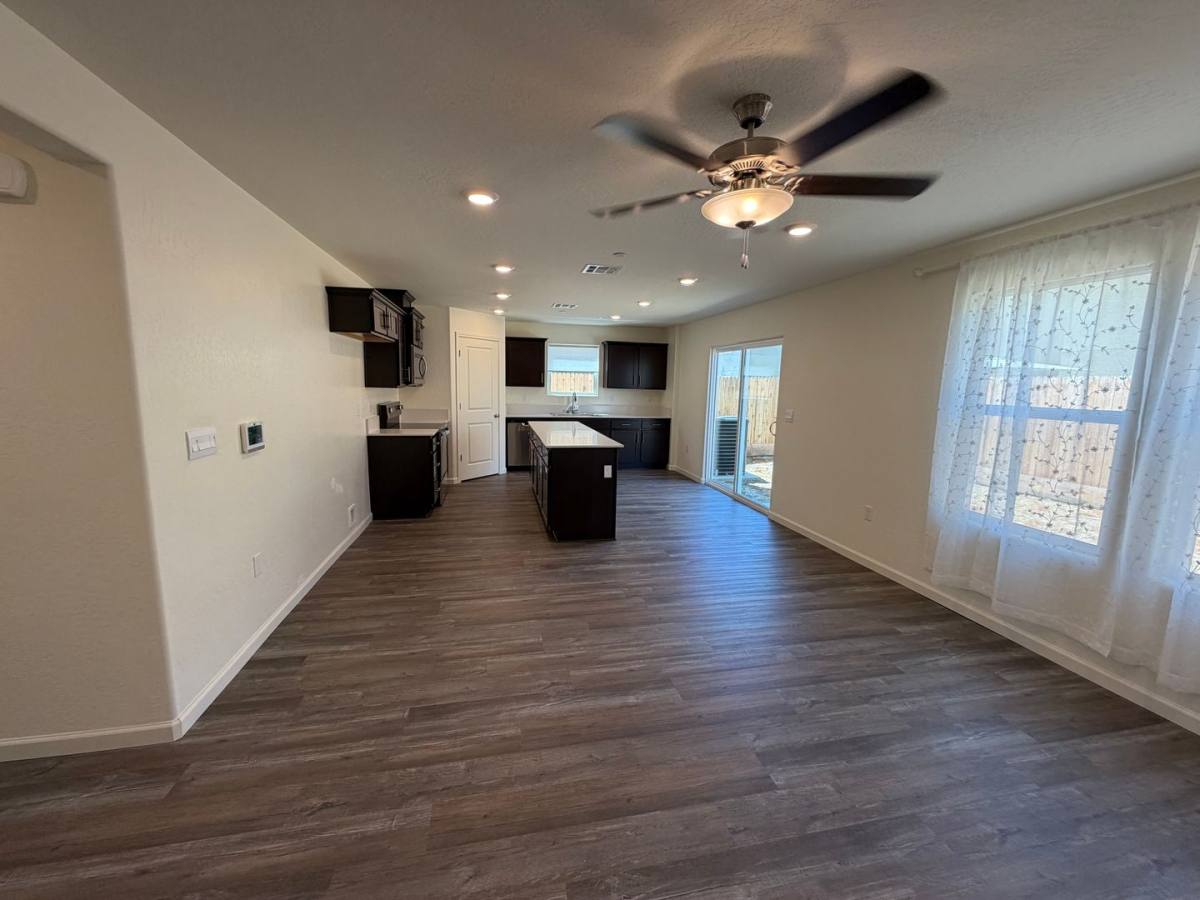 House for rent at 1902 Oak Meadow Court, Tulare, CA 93274