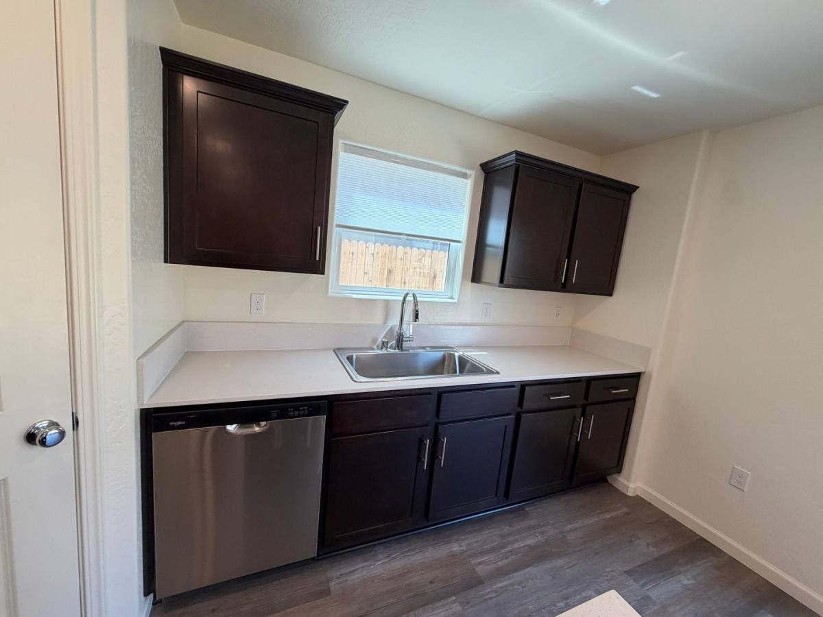 House for rent at 1902 Oak Meadow Court, Tulare, CA 93274