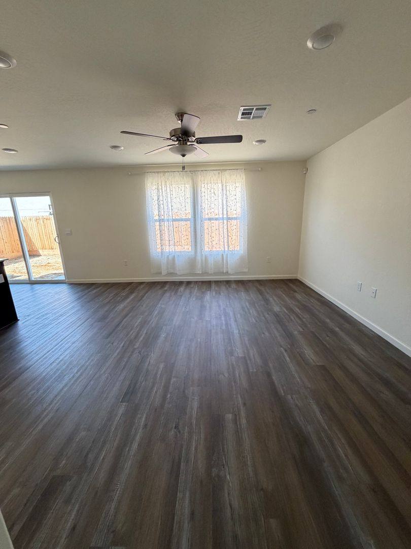 House for rent at 1902 Oak Meadow Court, Tulare, CA 93274