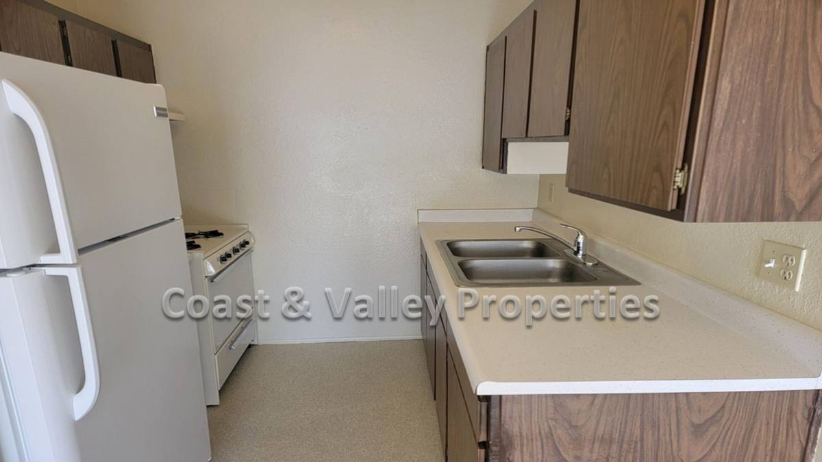 Apartment for rent at 1114 Parkside St, Salinas, CA 93906