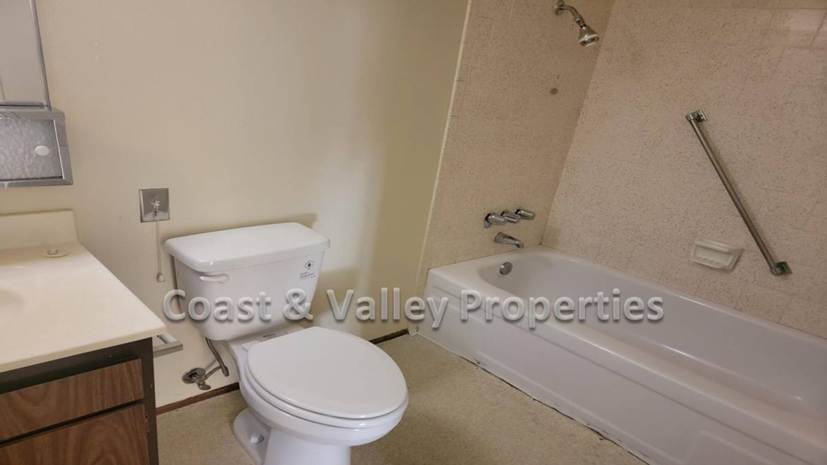 Apartment for rent at 1114 Parkside St, Salinas, CA 93906