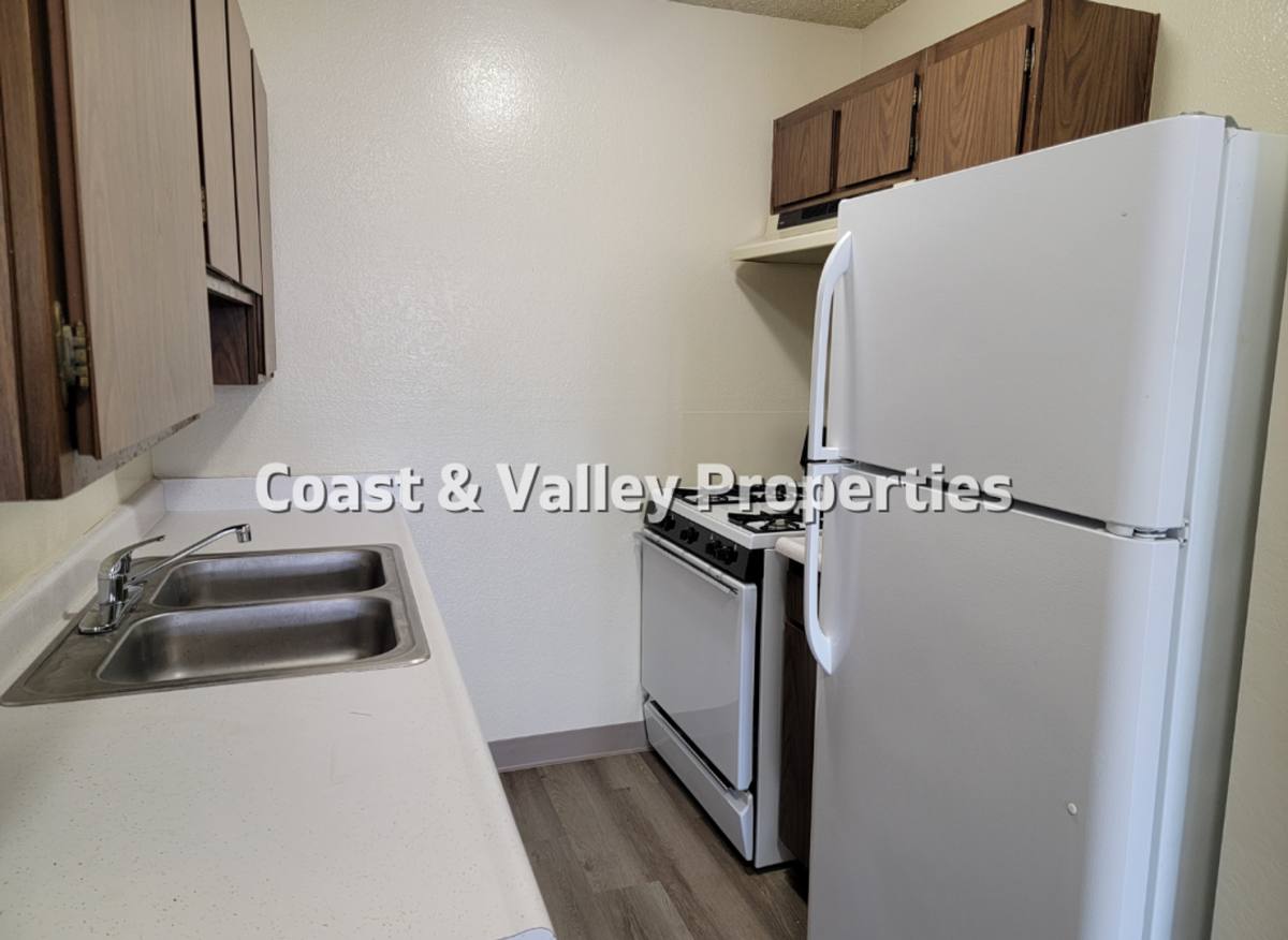 Apartment for rent at 1114 Parkside St, Salinas, CA 93906