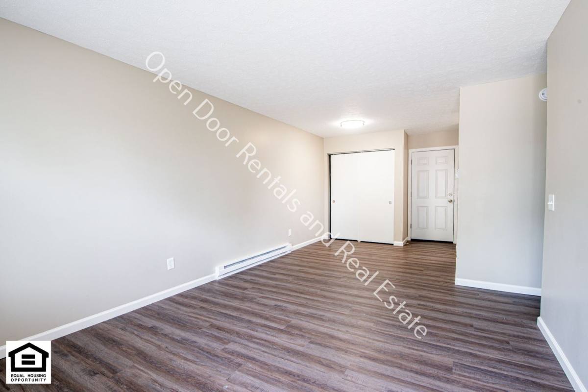 Apartment for rent at 208 Autumn Hills Dr, Albion, IN 46701
