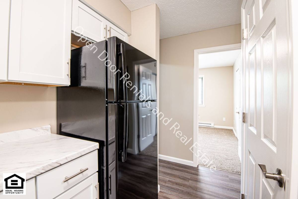 Apartment for rent at 208 Autumn Hills Dr, Albion, IN 46701
