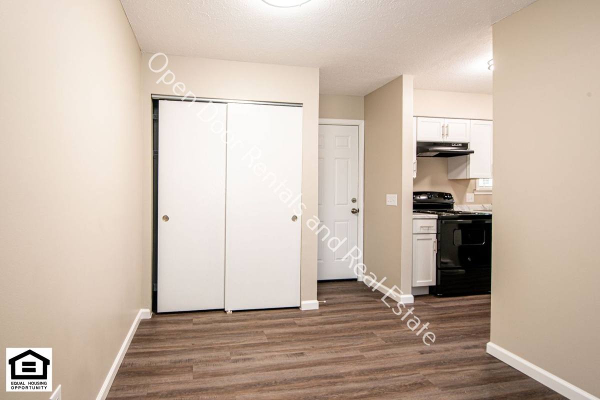 Apartment for rent at 208 Autumn Hills Dr, Albion, IN 46701
