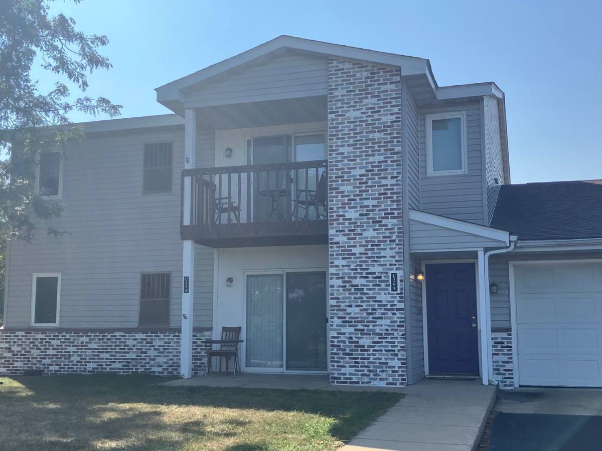 Apartment for rent at 1036 W Hillview Dr, Whitewater, WI 53190