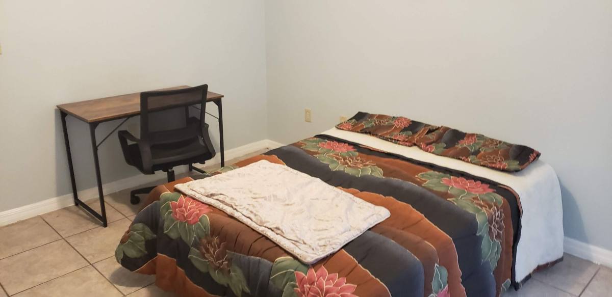 Apartment for rent at 1115 E Oak St, Apopka, FL 32703
