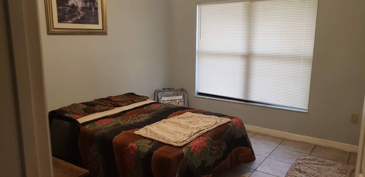 Apartment for rent at 1115 E Oak St, Apopka, FL 32703
