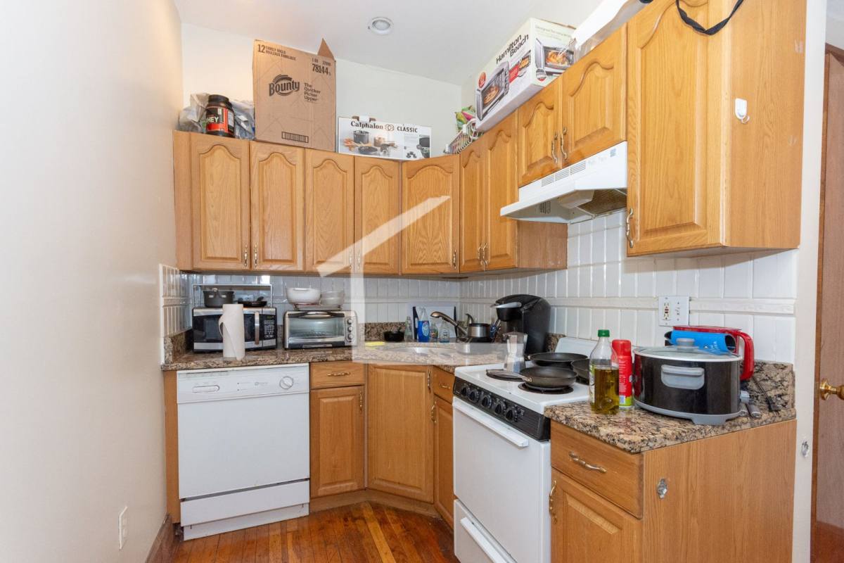 Apartment for rent at 21B Gibbs St, Brookline, MA 02446