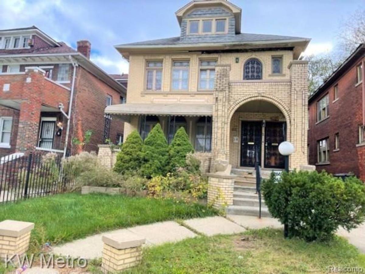 Apartment for rent at 2669 Glendale St, Detroit, MI 48238