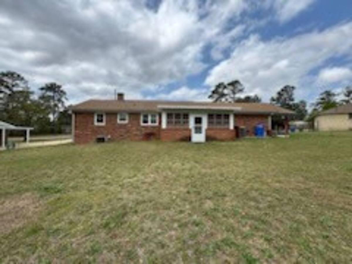 House for rent at 338 Summer Hill Rd, Fayetteville, NC 28303
