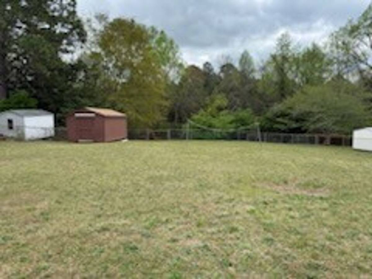 House for rent at 338 Summer Hill Rd, Fayetteville, NC 28303