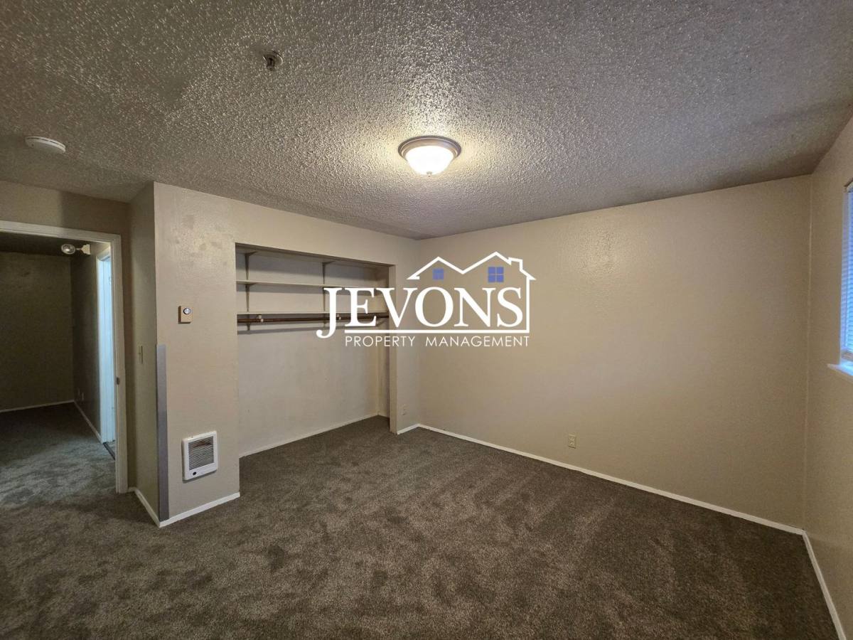 Apartment for rent at 406 S 60th Ave, Yakima, WA 98908