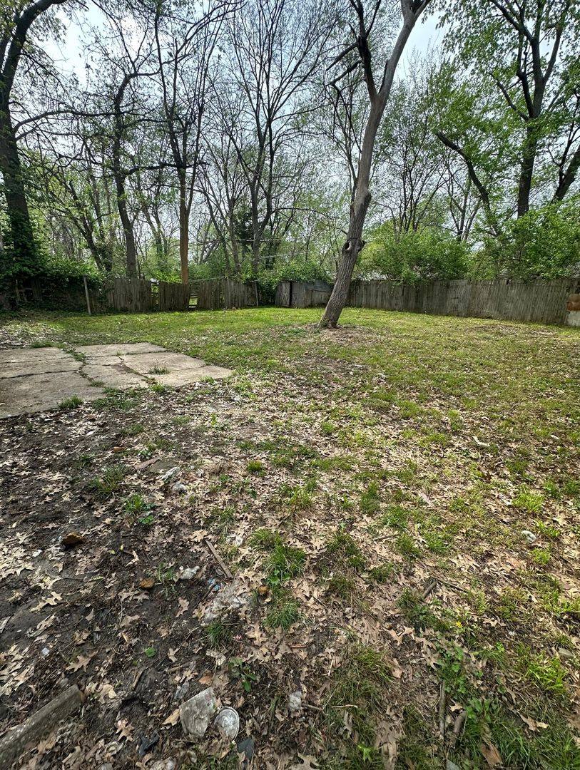 House for rent at 7114 E 112th St, Kansas City, MO 64134