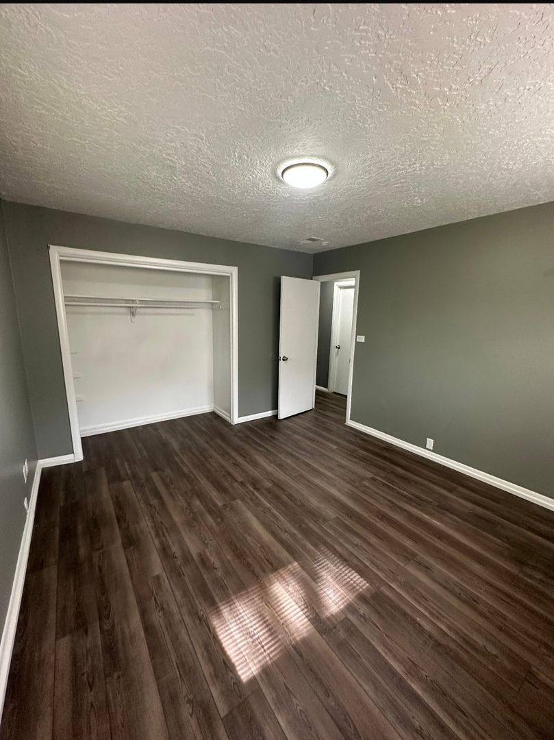 House for rent at 7114 E 112th St, Kansas City, MO 64134
