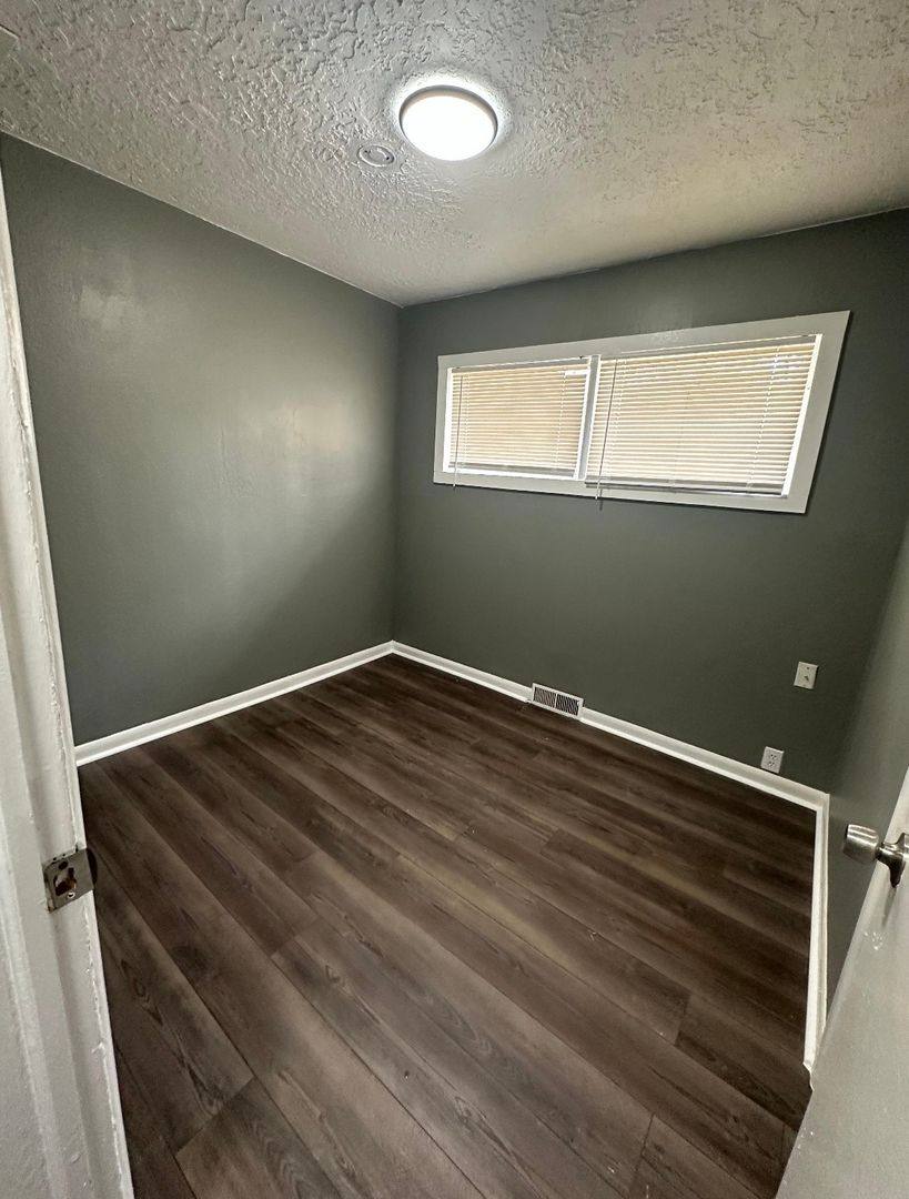 House for rent at 7114 E 112th St, Kansas City, MO 64134