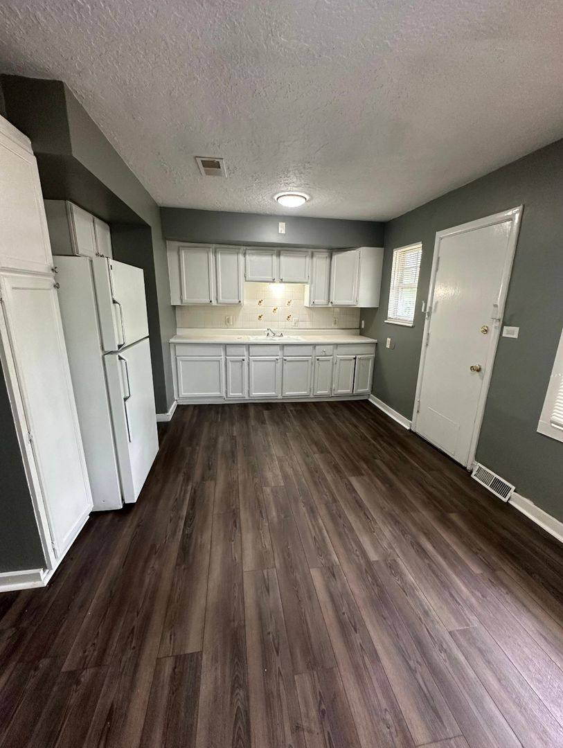 House for rent at 7114 E 112th St, Kansas City, MO 64134