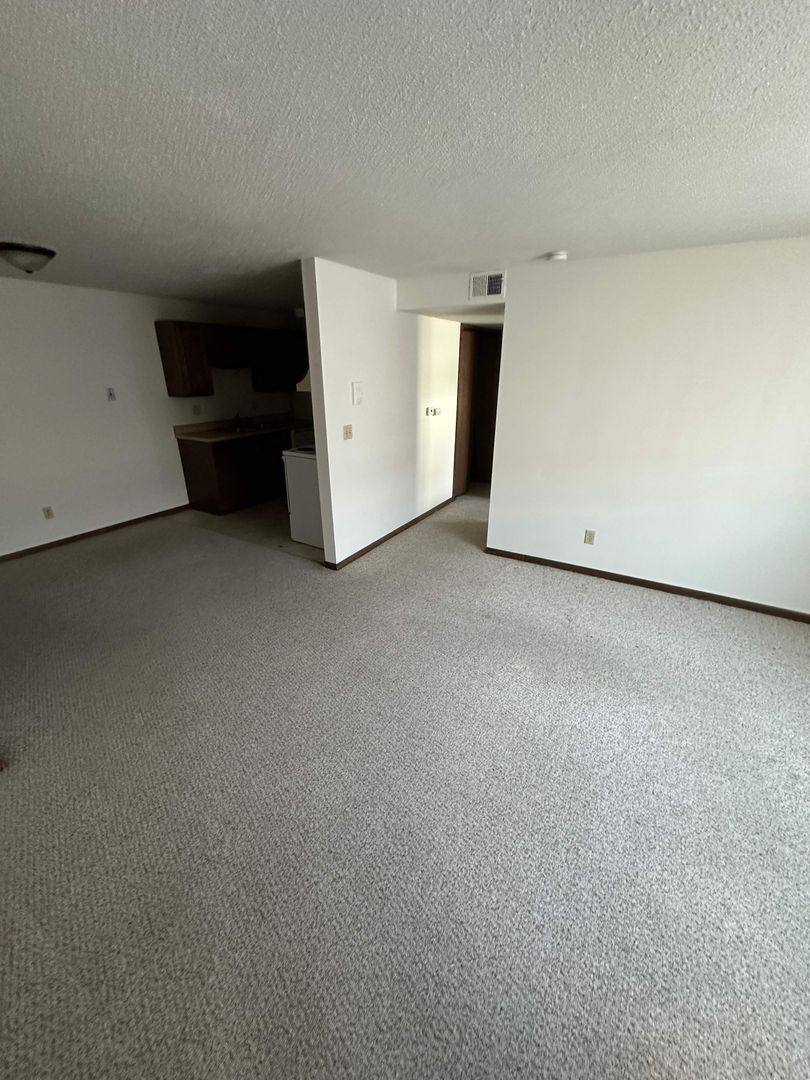 Apartment for rent at 651 6th St SE, Mason City, IA 50401