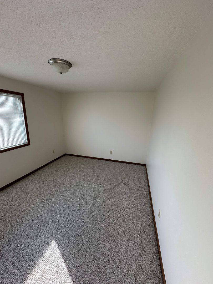 Apartment for rent at 651 6th St SE, Mason City, IA 50401
