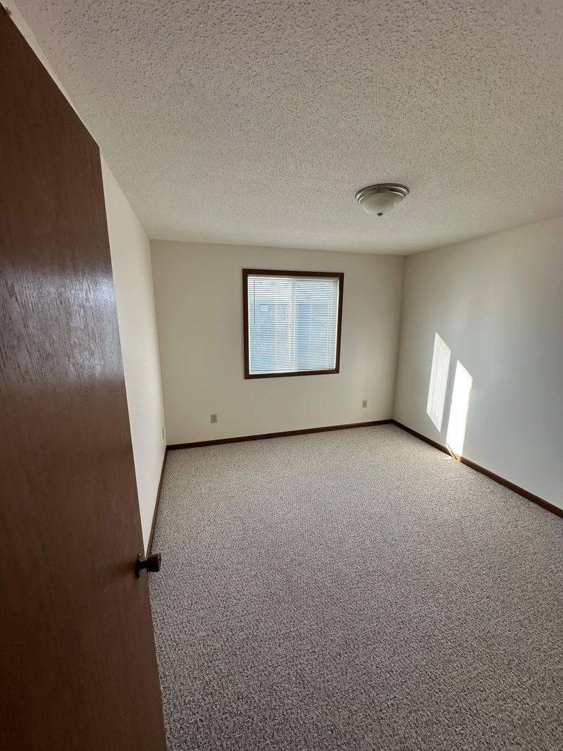 Apartment for rent at 651 6th St SE, Mason City, IA 50401