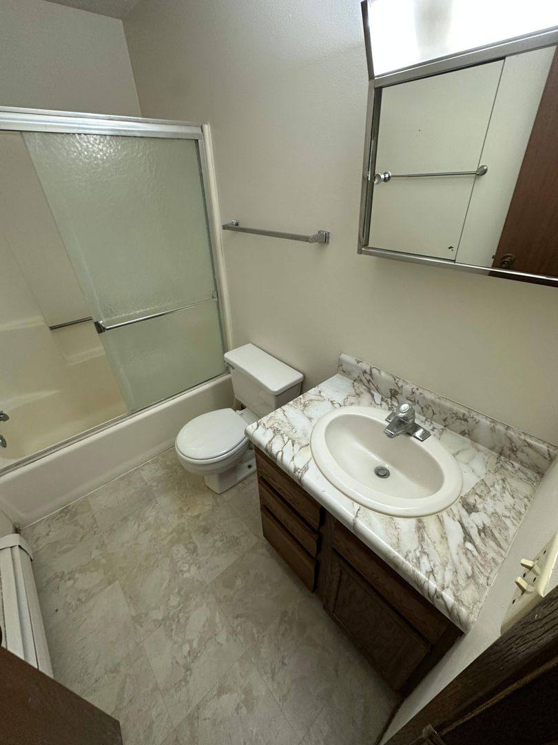 Apartment for rent at 651 6th St SE, Mason City, IA 50401