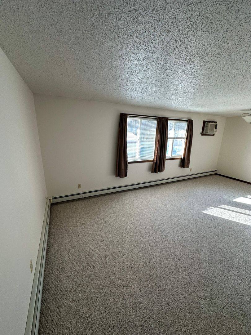 Apartment for rent at 651 6th St SE, Mason City, IA 50401