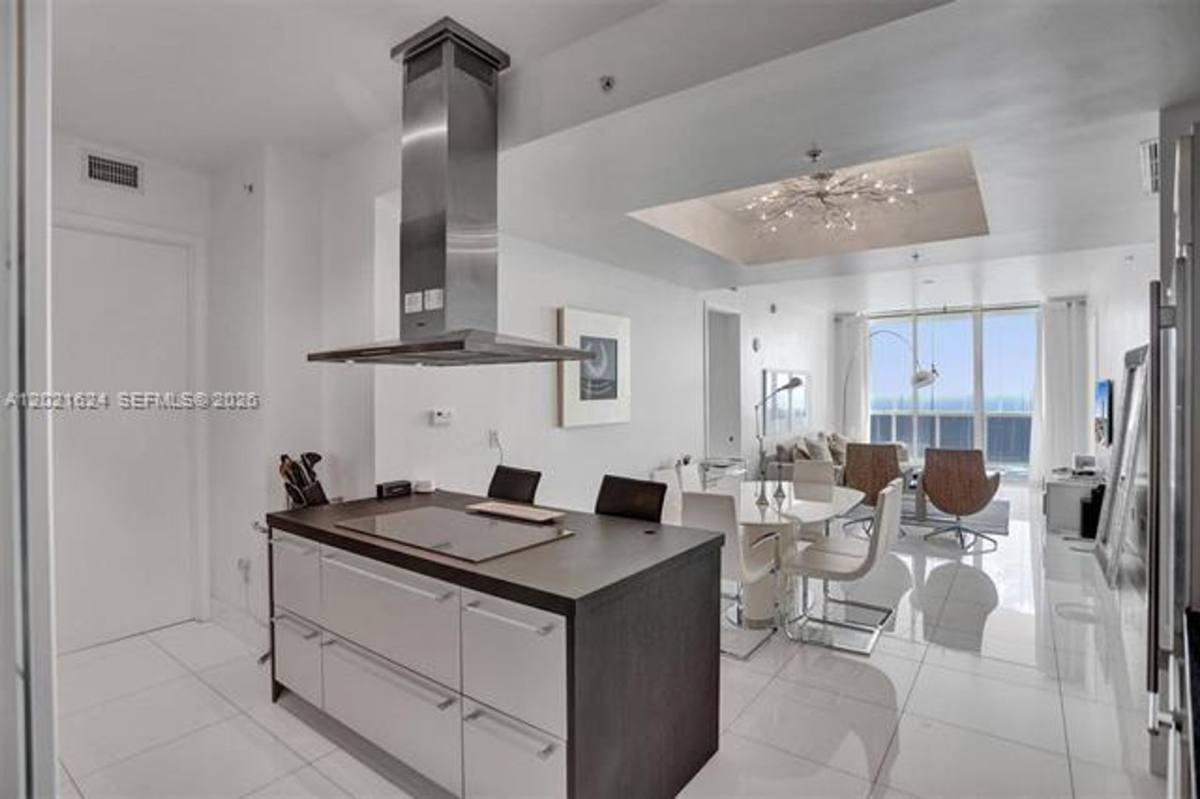 Apartment for rent at 18201 Collins Ave, North Miami Beach, FL 33160