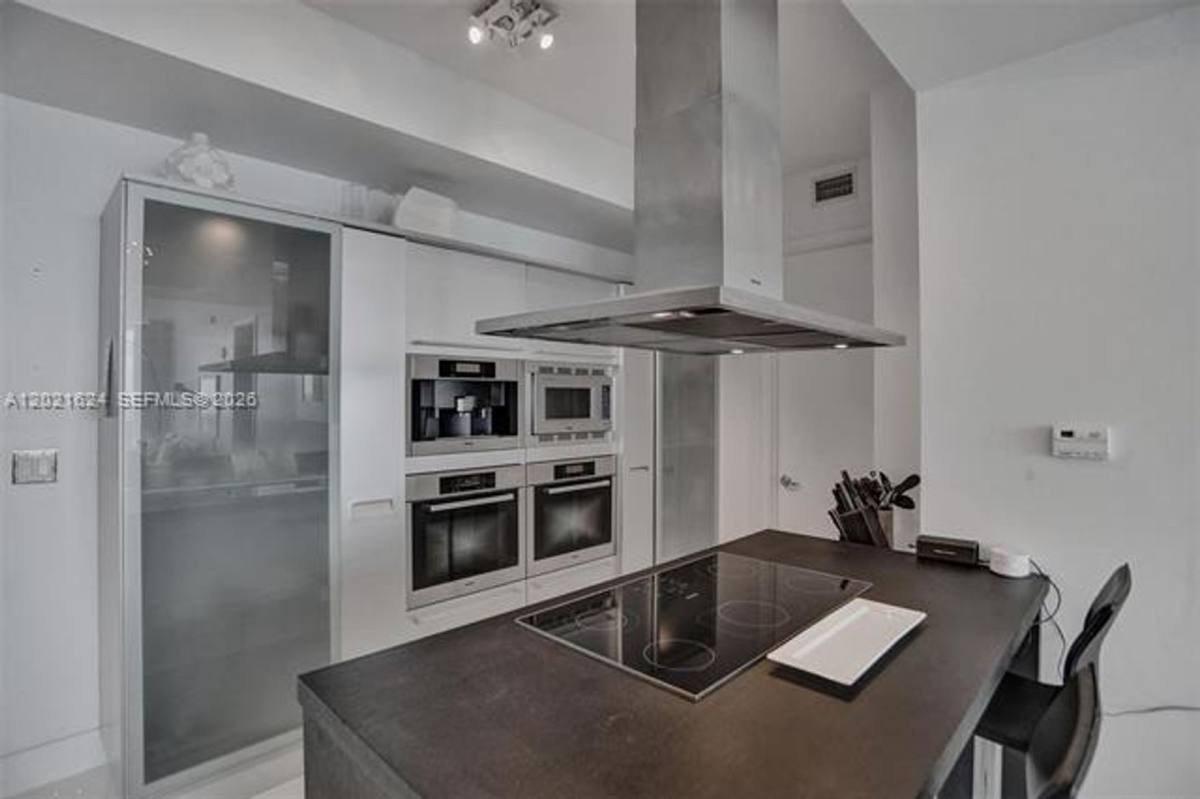 Apartment for rent at 18201 Collins Ave, North Miami Beach, FL 33160