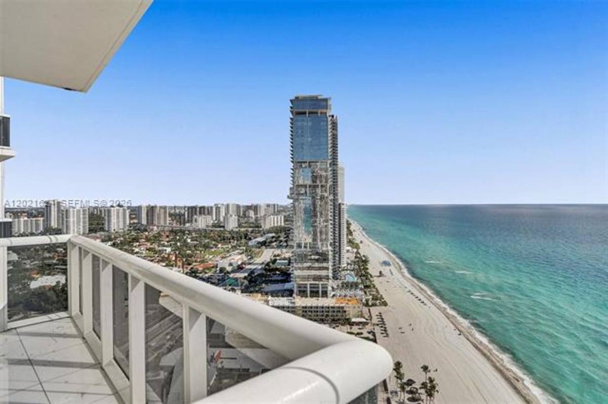 Apartment for rent at 18201 Collins Ave, North Miami Beach, FL 33160