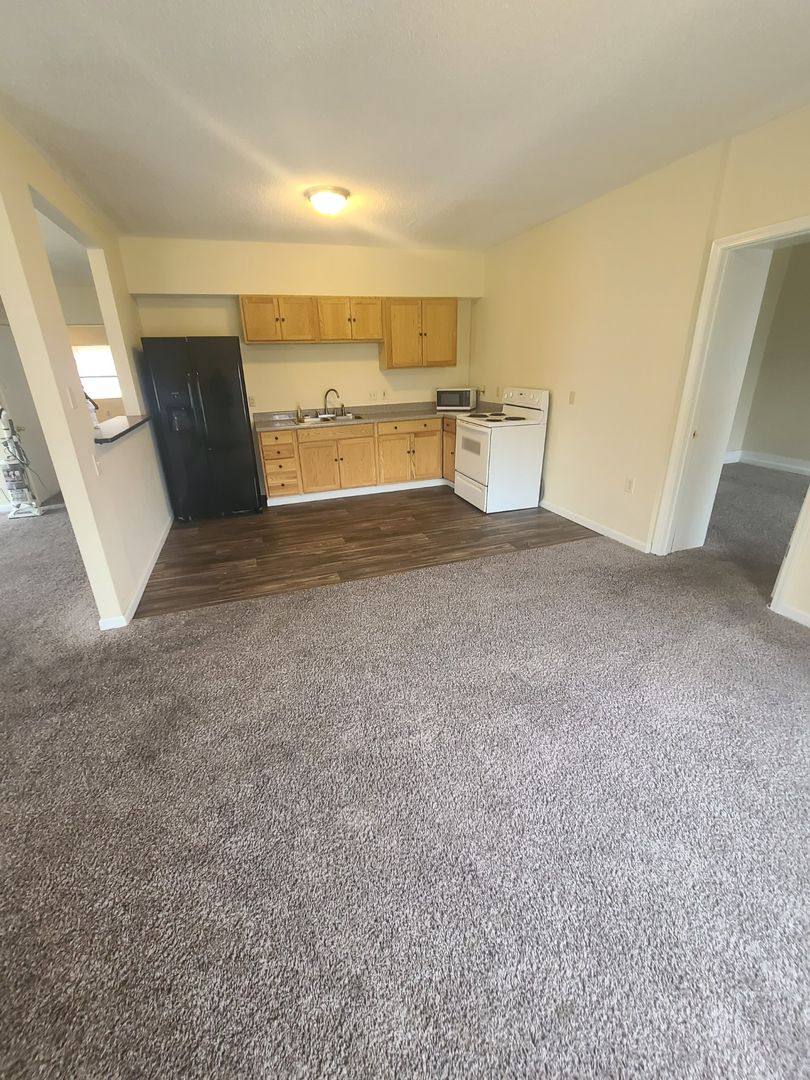Apartment for rent at 1 E High St, London, OH 43140