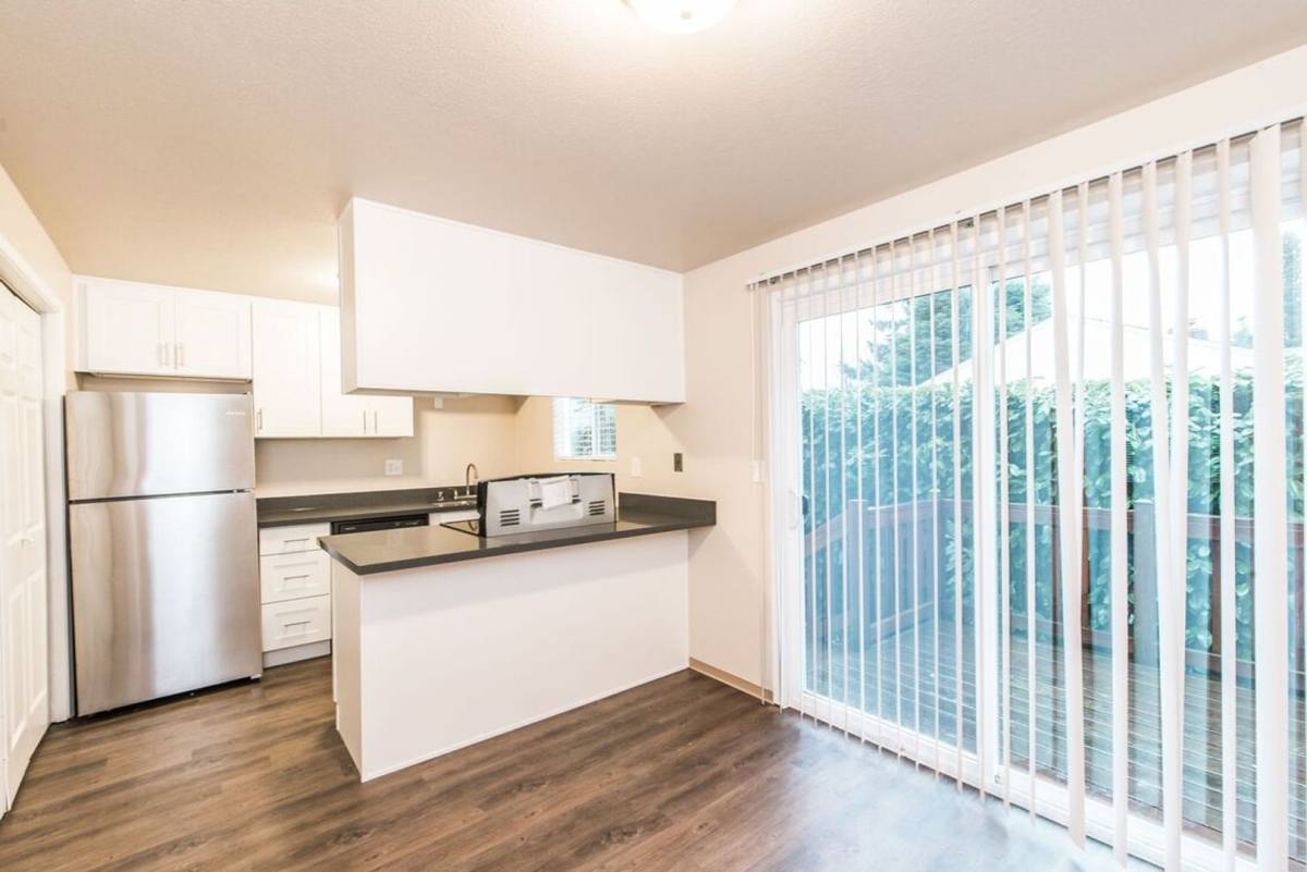 Townhouse for rent at 2707 - 2711 Mountain View Ave W, Tacoma, WA 98466